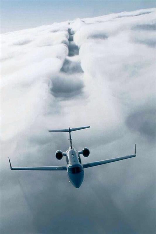 zasebno letalo-let-v-oblakih