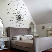 Dormitorio con decoración de mariposas