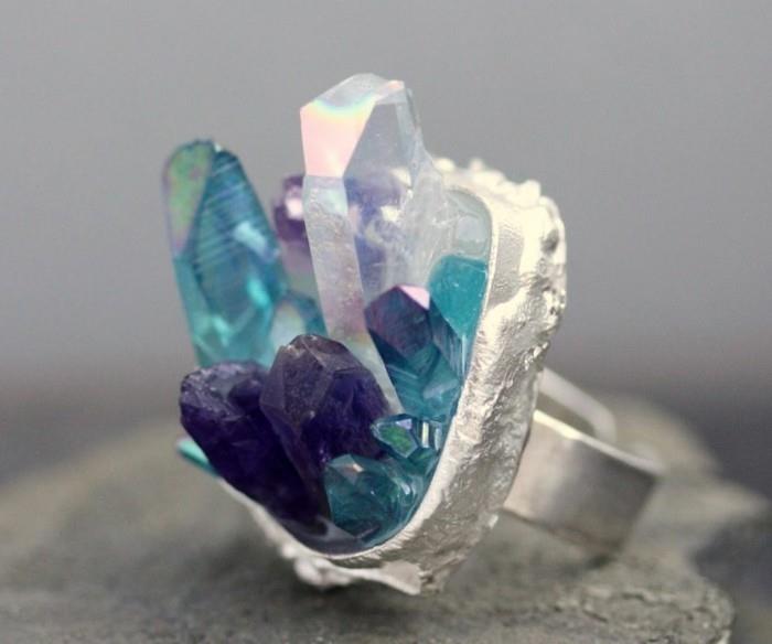 prstan-kristal-privlačne barve-spremenjena velikost