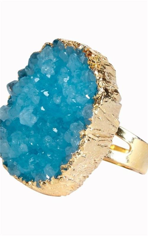 modro-kremenčev-kristalni prstan iz surovega zlata