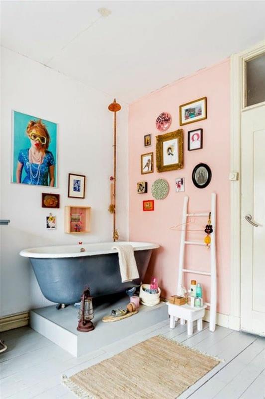 stare kadi in roza-stene-rezila-v-retro-elegantni-kopalnici-tla-v-tleh