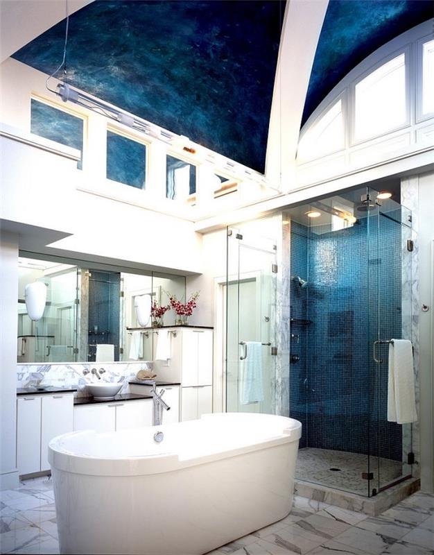 model kopalnice z vodno zasnovo z mornarsko -belim stropom in steno, belim in sivim marmornim podom, popločanimi tlemi