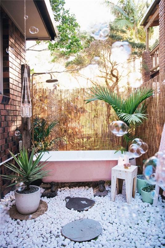 arka bahçede pinterest banyo dekorasyonu, küvetli ve duşlu bahçe düzenleme fikri