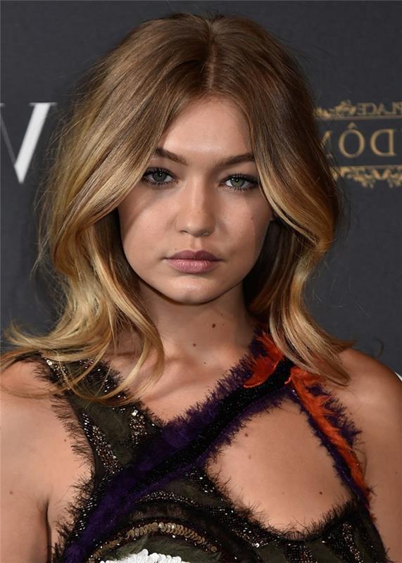 kahverengi saçlı karamel balayage, orijinal elbise, parıltılı unsurlar, Gigi Hadid