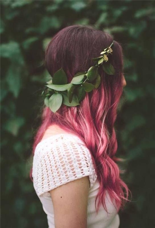 balayage-rožinis-plaukai-banguoti-plaukų spalva-avietė