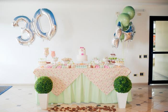 kaip organizuoti nepamirštamą 30 metų gimtadienio šventės dekoravimą namuose pastelinėmis spalvomis ir helio balionais