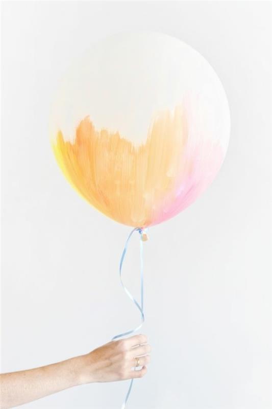 pastelinių spalvų balionai, kūdikio dušo dekoracija, pagaminta iš balionų ir akvarelės