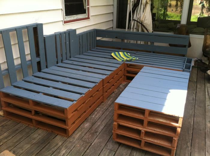padėklų sodo baldai, padėklų sofa, perlų pilkai dažytas medinis paviršius, amerikietiško stiliaus veranda, lengvai kuriami baldai