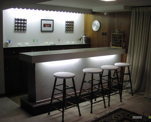 Bancone bar con illuminazione supplementare