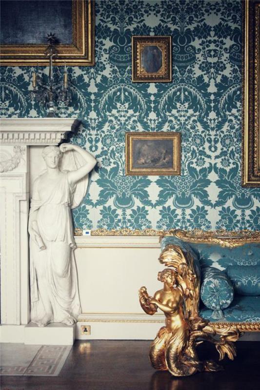 baroko baldai su smaragdo žalia ir balta audinio sienomis su daugybe paveikslų