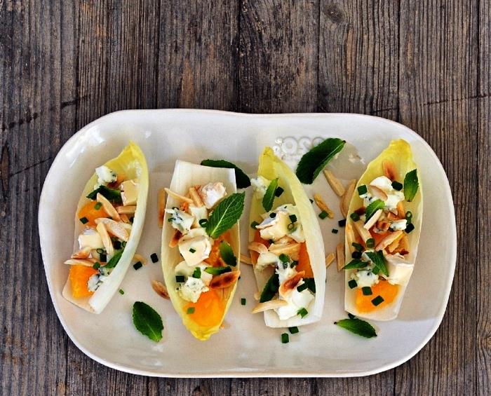 pladenj z endivijskimi pladnji z pomarančo, mandlji in siri, izvirni poceni vegetarijanski aperitiv