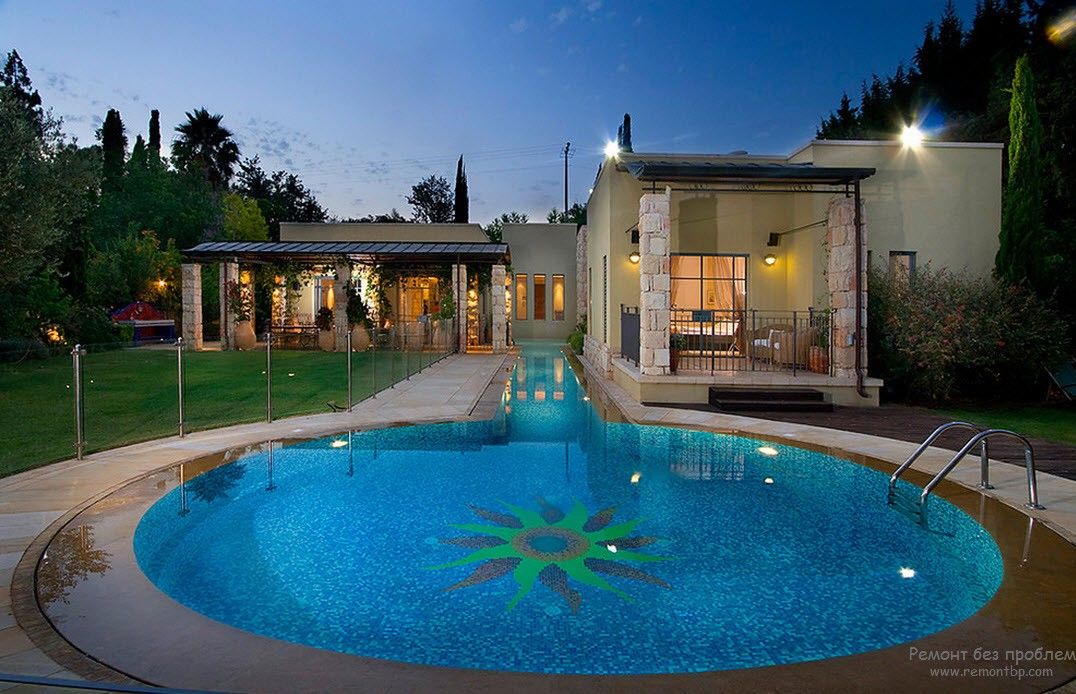 Didelio baseino, esančio šalia namo, dizainas