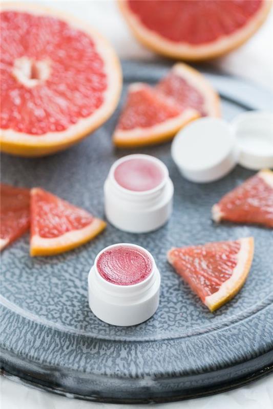 paruošti natūralaus ir vaisinio greipfruto lūpų balzamo, natūralios kosmetikos gaminio receptą