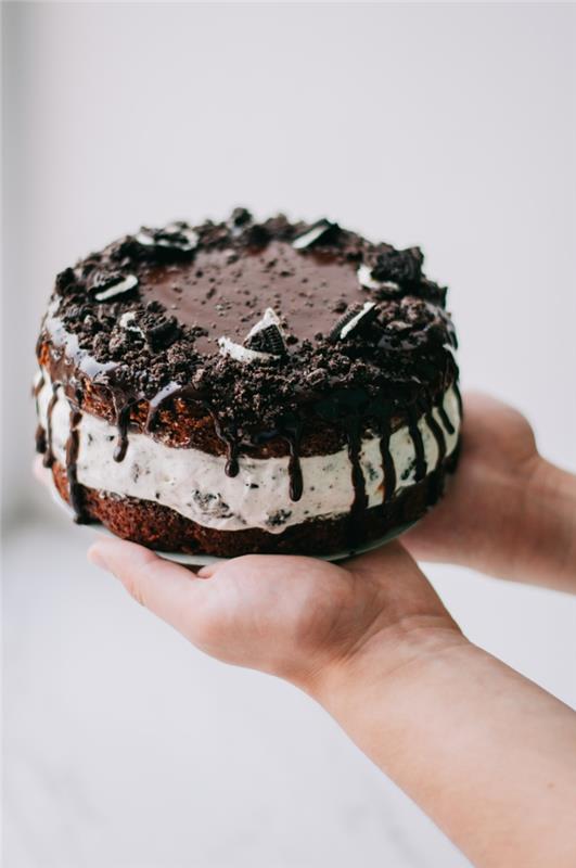 Oreo yetişkin kadın doğum günü pastası kurabiyesi, dünyanın en güzel pastaları, iki çikolatalı bataklık ve orta boy krema
