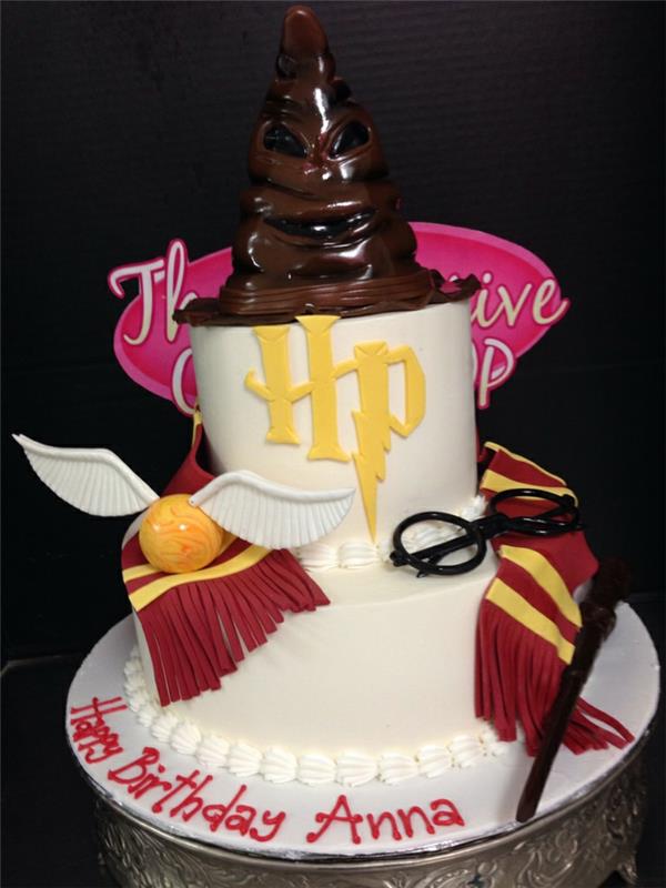 Gurmaniškas gimtadienio tortas suaugusiems lengvas pyrago įvaizdis aniv Hario Poterio gerbėjas