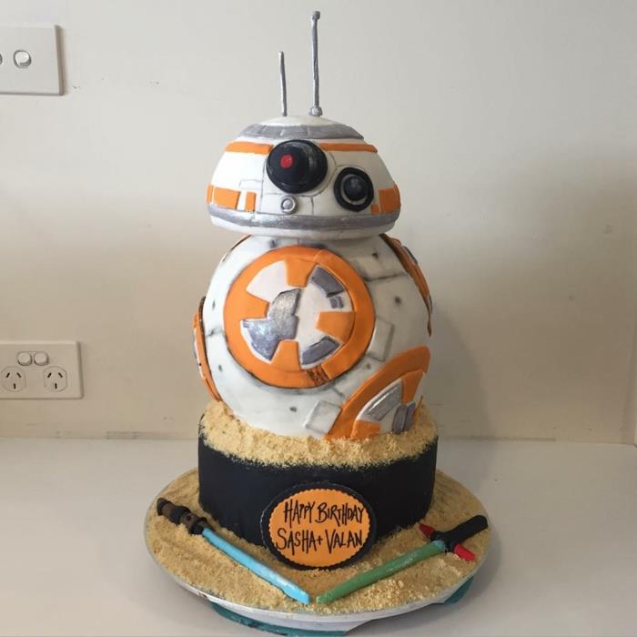 Su gimtadieniu „Žvaigždžių karų“ teminio gimtadienio torto vaizdas Gimtadienio torto vaizdas