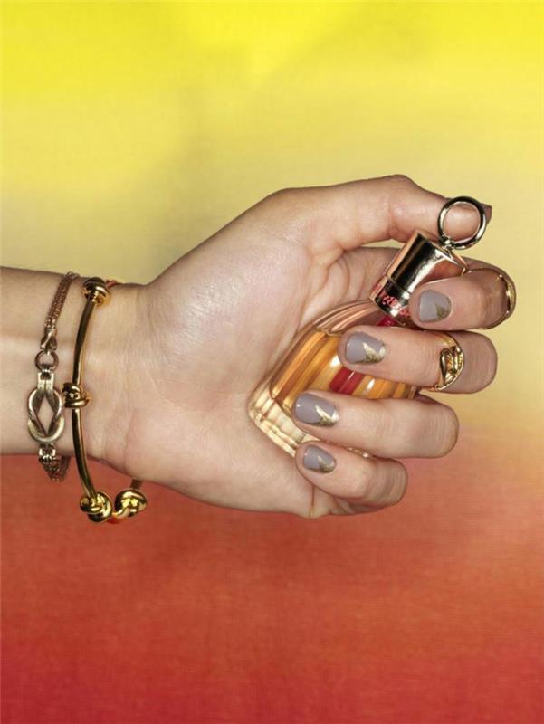 Slika poltrajnega mat laka model poltrajnega laka model nail art trend cvet na nohtu