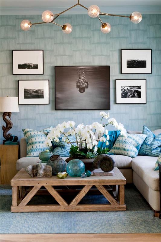 güzel-oturma odası-iyi döşenmiş-duvar kağıdı-tasarım-fikirleri-mavi-ve-ahşap-deco-sehpa-paletleri