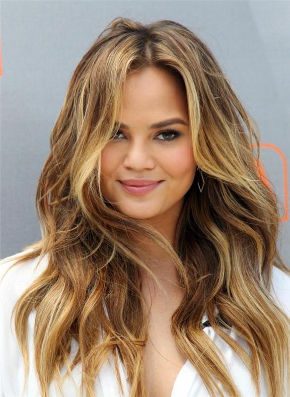 Balayage lasje na rjavi karamelni barvi