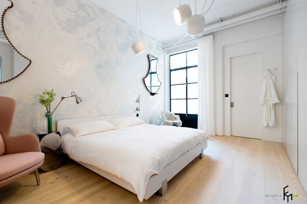 Camera da letto bianca in stile loft