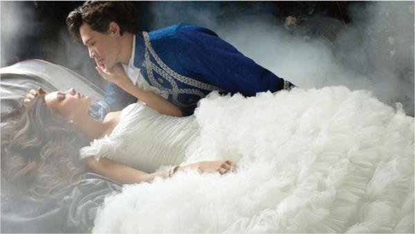 lepa-poročna-obleka-navdihnjena-od-princes-od-disney-snežno bela