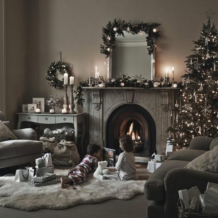 lepa-dekoracija-otroci-odpri-darila-ljubka-božična-jelka-dekoracija-božična-jelka-dekoracija