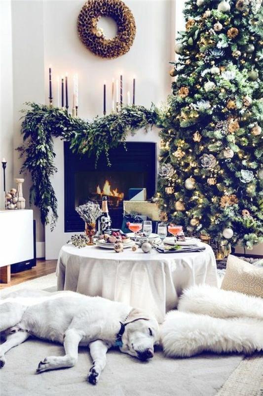 gražus-šviesus-girliandos eksterjeras-Kalėdų-baltas-miegamasis-papuoštas eglės ir Kalėdų eglutės šakomis
