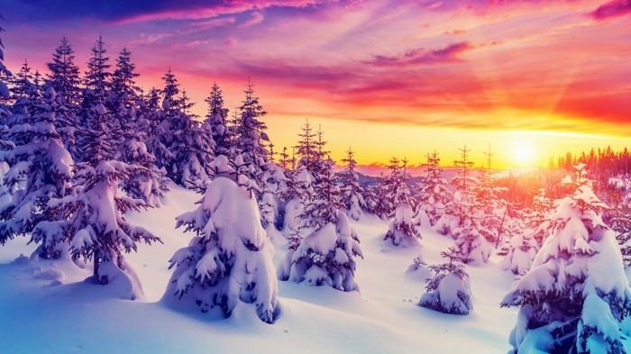 gražus-vaizdas į kalnus-žiemą-besileidžianti saulė
