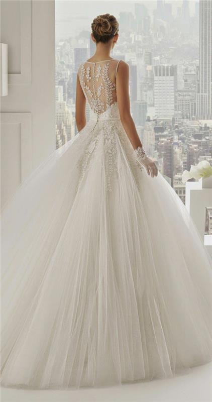 prenses-elbisesiyle-düğün-gününde-güzel-elbisesi