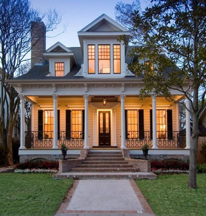 lepa hiša-klasična-arhitektura-kolonialna-modernizirana-hišna svetila