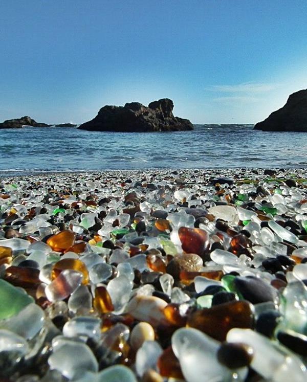 lepi kamenčki na plaži