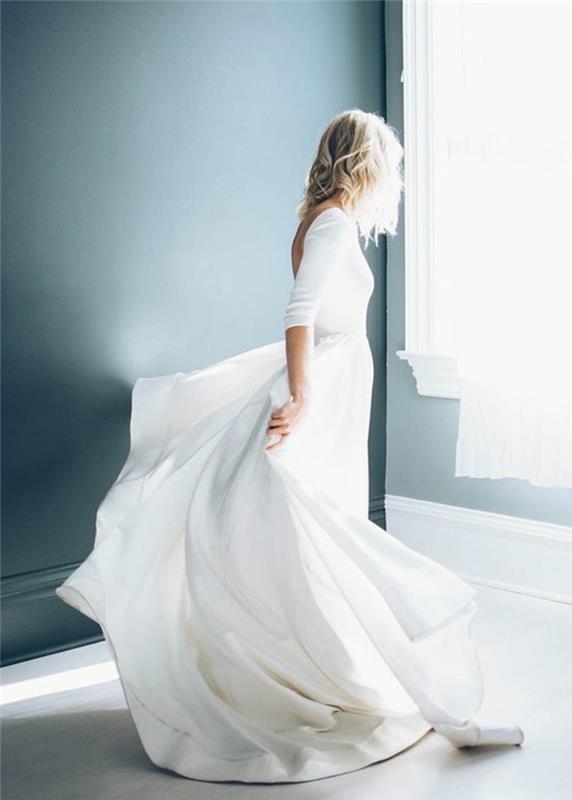 graži-paprasta ir prašmatni vestuvinė suknelė ilgomis rankovėmis