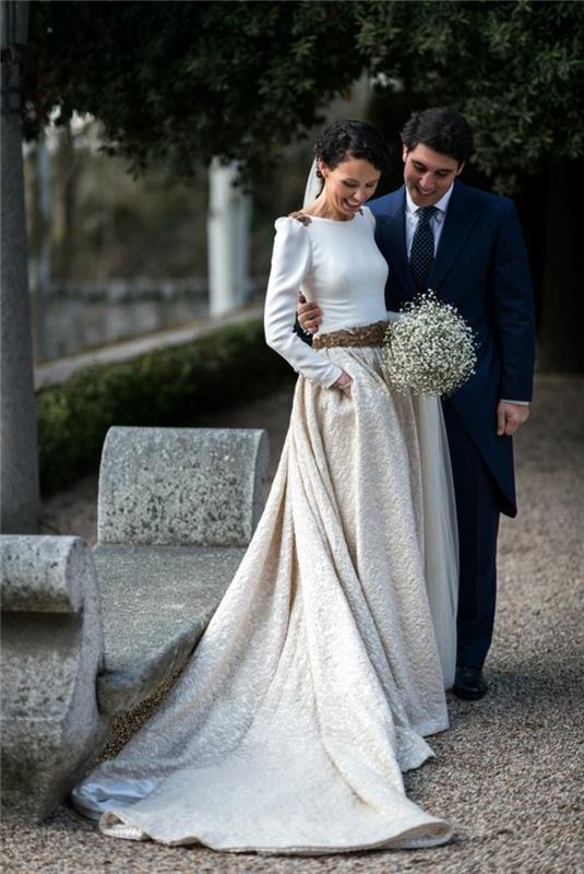 Romantiška vestuvinė suknelė puošni paprasta ir elegantiška vestuvinė suknelė butiko puošnios palaidinės idėja su rankovėmis ir maxi sijonu