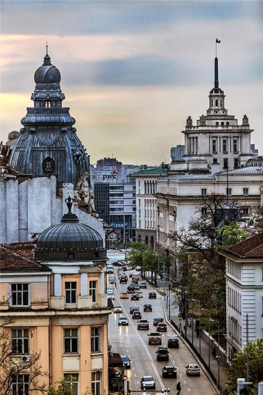 lepa-pogled-z-višine-sofija-center-veličastna-foto-sofija-prestolnica-Evropa