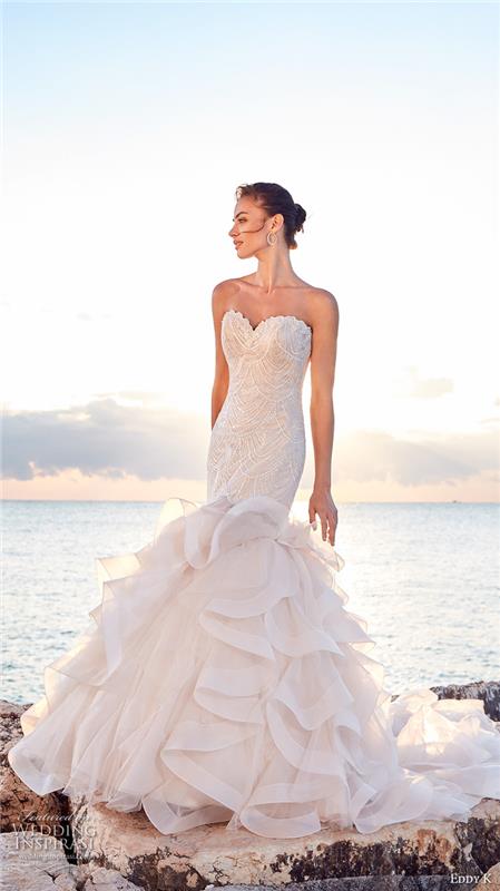 Poročna obleka sirena brez naramnic, poročna obleka iz čipke s čipko, elegantna poročna obleka s fotografijo ob morju