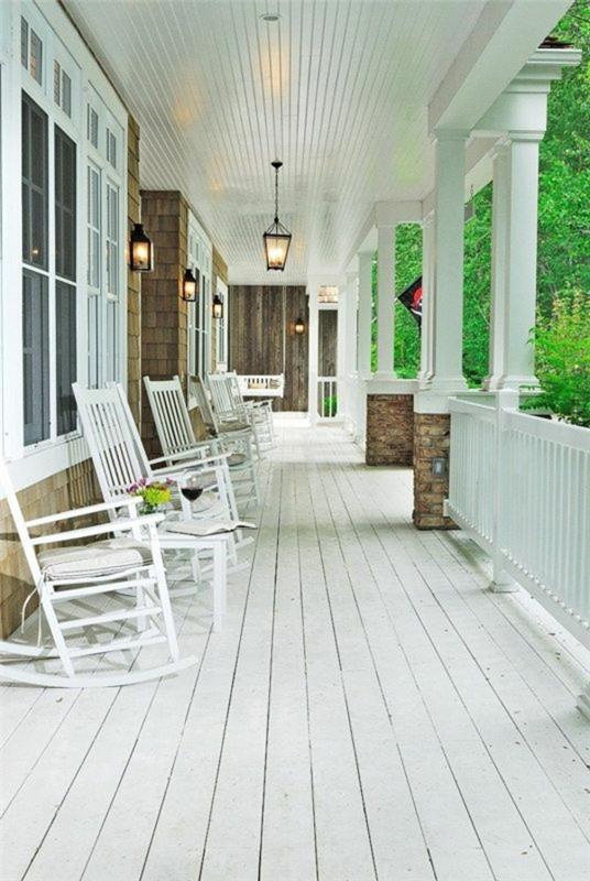 lopšinė-balta-medinė-veranda