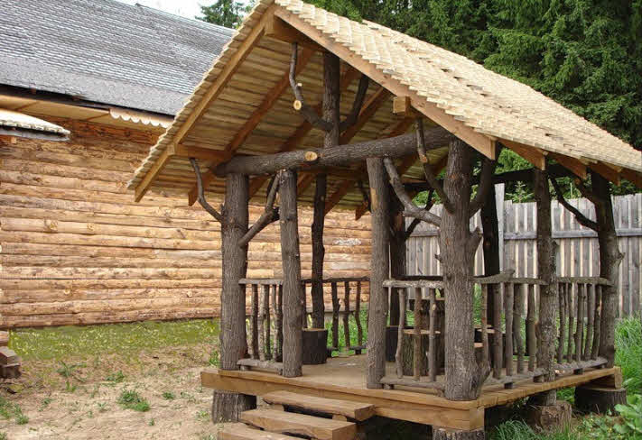 estilo cenador de madera con entramado de madera