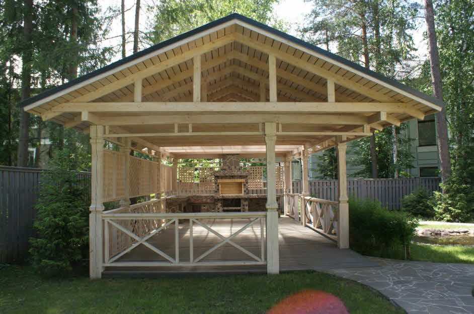 velika lesena gazebo