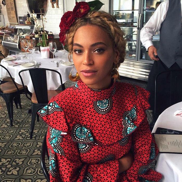 beyonce v afriškem slogu obleke, tradicionalna rdeča zanka iz afriškega voščenega blaga