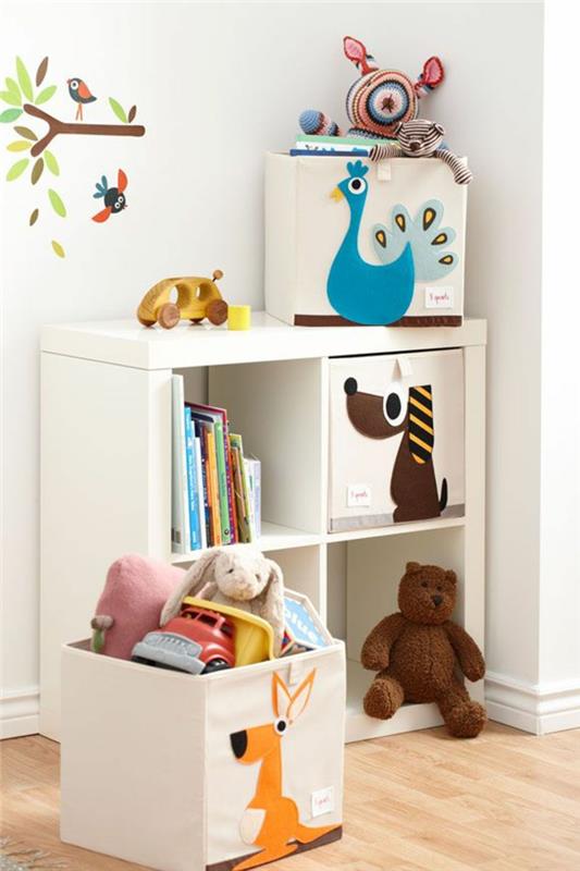 otroška knjižnica-lesena-skrinja-otroško-pohištvo-v beli barvi