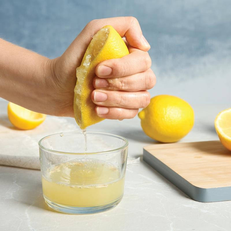 citrinos nauda į vandenį įpilkite citrinos sulčių