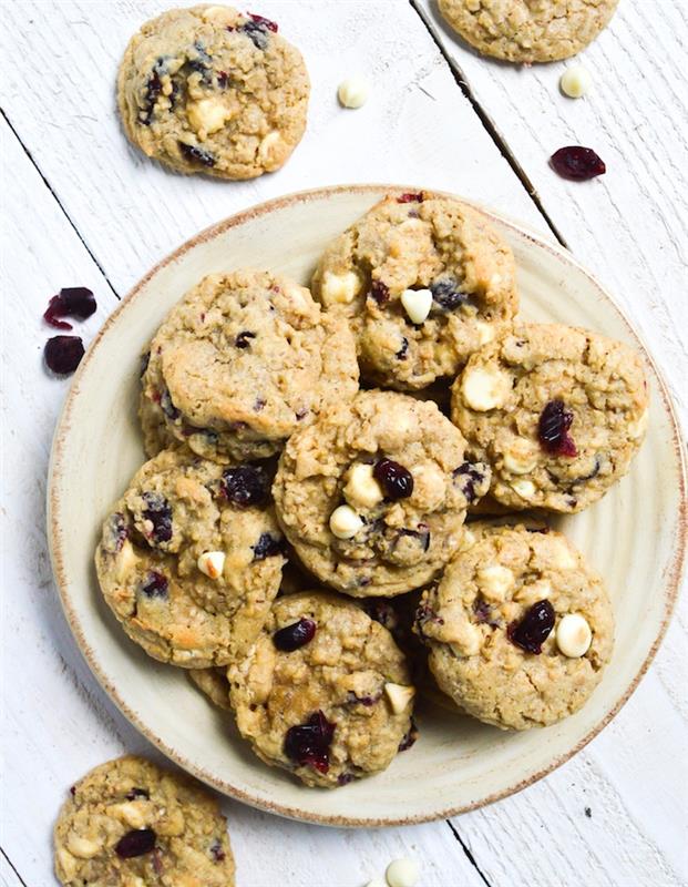 Ricetta biscotti morbidi, sestavine na biscotti, biscotto con gocce di cioccolato bianco