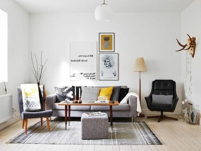 medinės grindys, juodos odos fotelis, gražios svetainės, pilka sofa ir pufas, medinis kavos staliukas