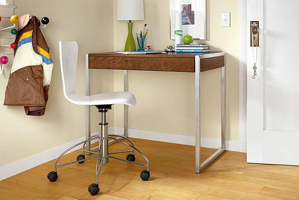 balta-dizaino-ergonomiška-biuro kėdė