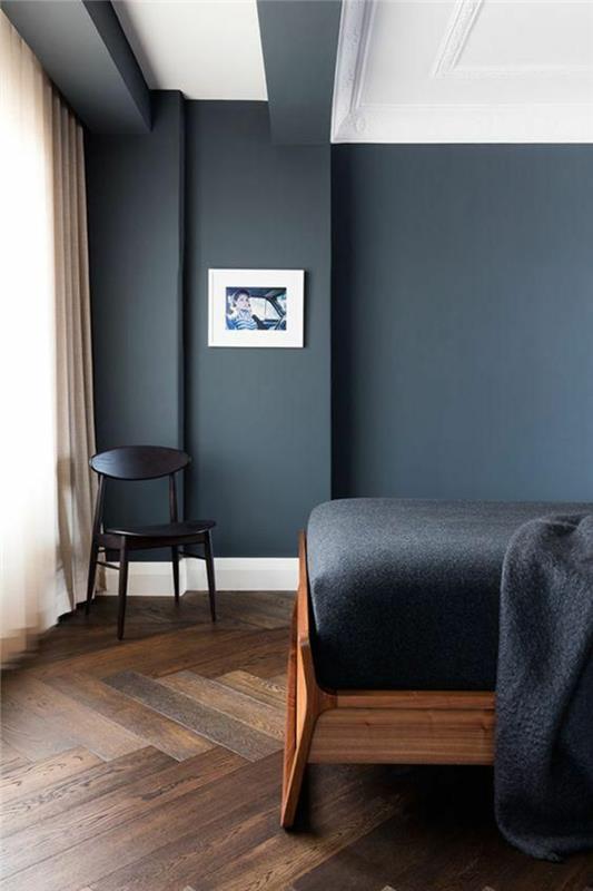 račja modra dekoracija spalnice za odrasle pisani poudarki v notranji opremi te sobe