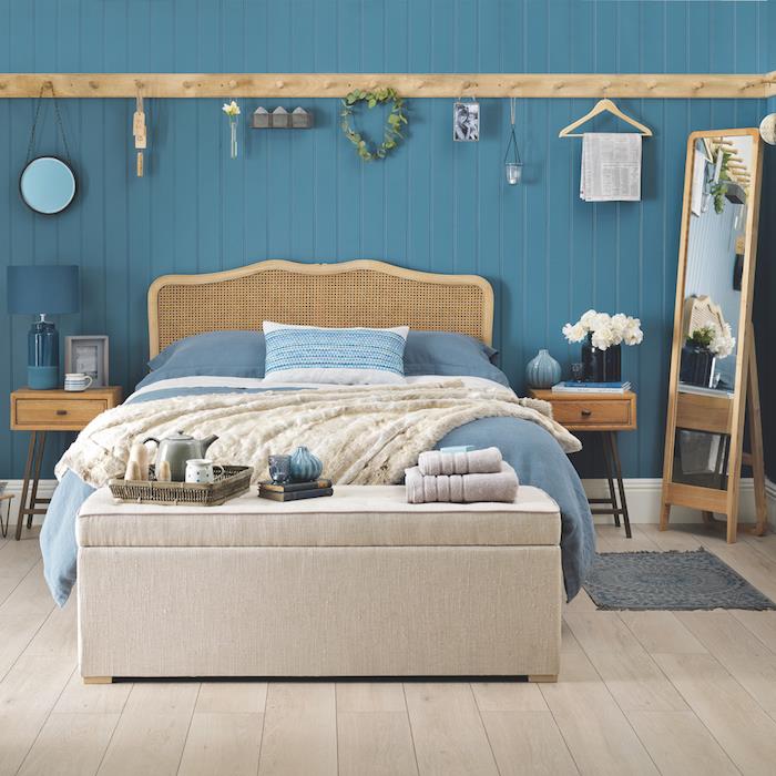Gyvenamojo kambario dažų apdaila idealiai tinka suaugusiųjų miegamojo spalvai paprastam tamsiai mėlynos spalvos interjero jūros dekorui