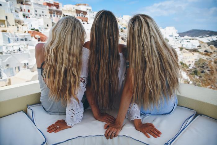 balayage na rjavih laseh, potovanje s prijatelji, frizura za dolge ženske, blond barvanje na rjavih laseh