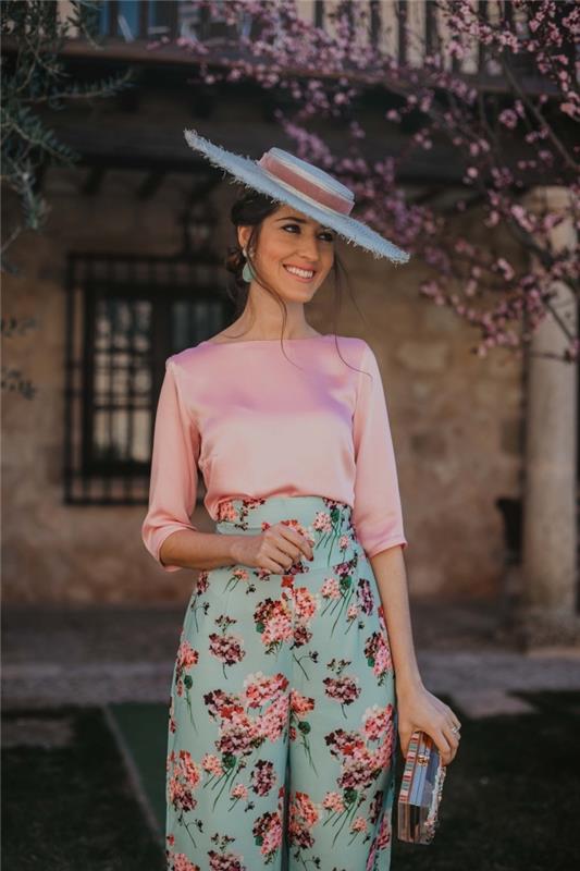 pastelinių spalvų tendencijos moterų aprangai 2019 m., oficialios suknelės vestuvėms rožinės ir pastelinės žalios spalvos pavyzdys