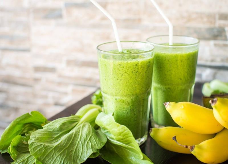 energetinis gėrimas naminis žaliųjų bananų kokteilis