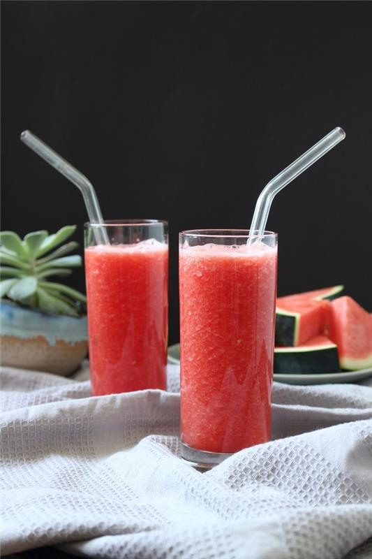 osvežilna pijača za hujšanje za zdravo prehrano poleti, kako narediti smoothie iz lubenice